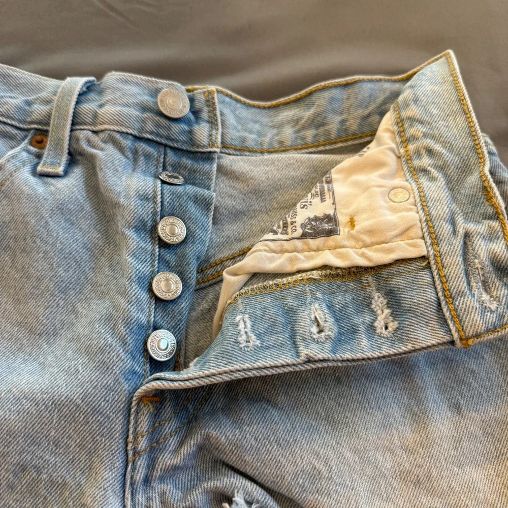 Levi's 501 Cut Off Denim Shorts Women 24 Light‎ Wash
